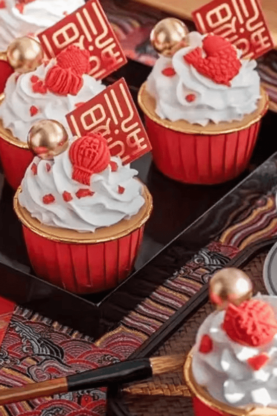 Red And Gold Foil Baking Paper Cup - B38xH30 - TEM IMPORTS™